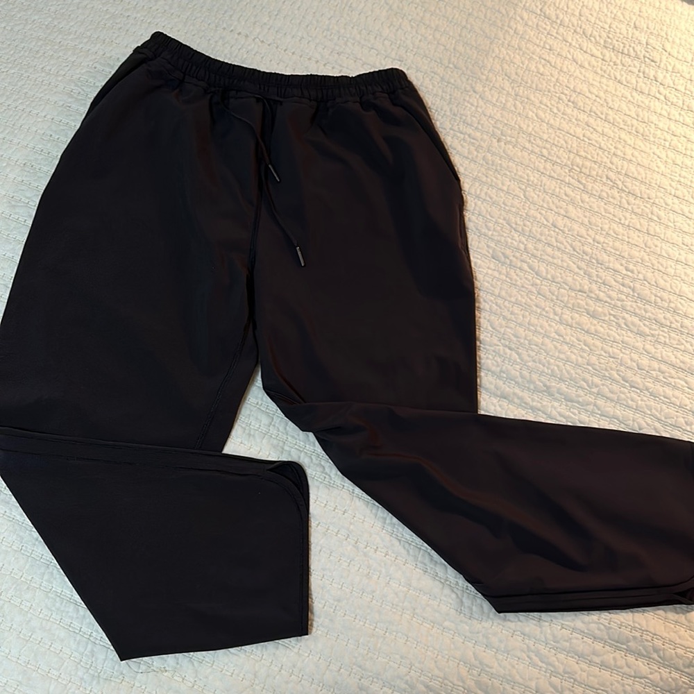 Lululemon lightweight capri pants.